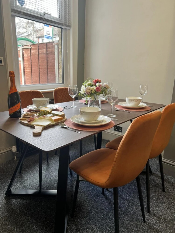 Captivating 2bed House in Southend Pet Friendly!