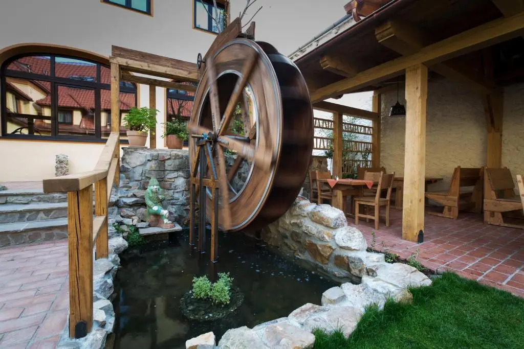 Hotel Selsky Dvur - Bohemian Village Courtyard