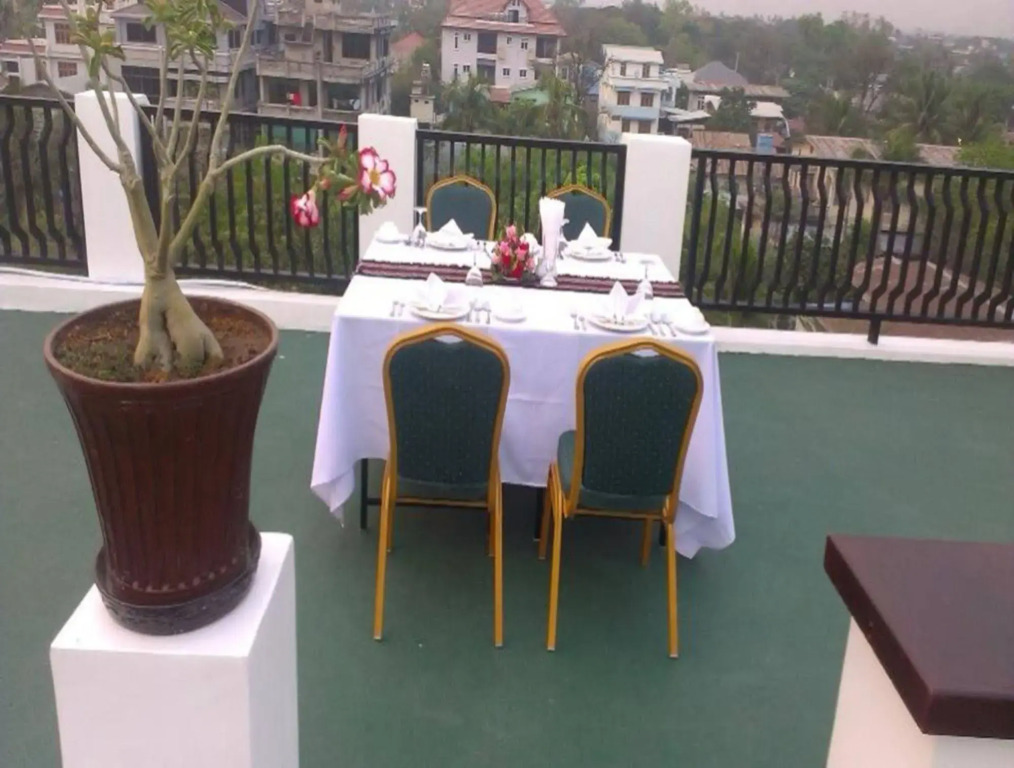 Yadanarpon Dynasty Hotel