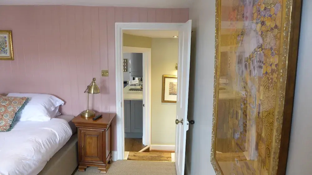 Royal Oak Retreat 2-bed - Sleeps 6 & Pet Friendly