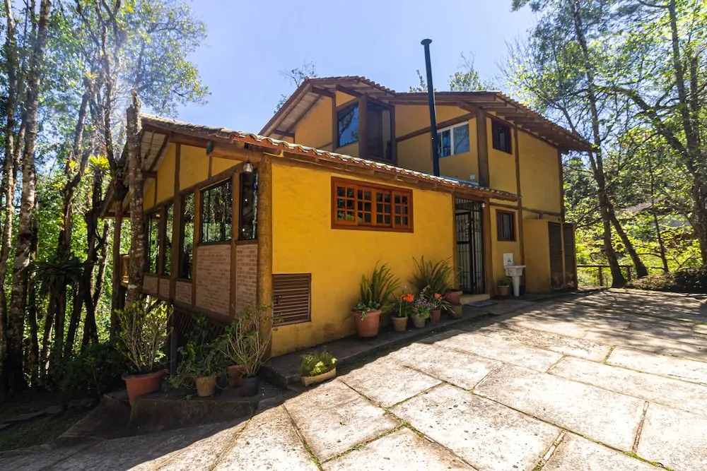 Casa com área gourmet perto do Parque Amantikir