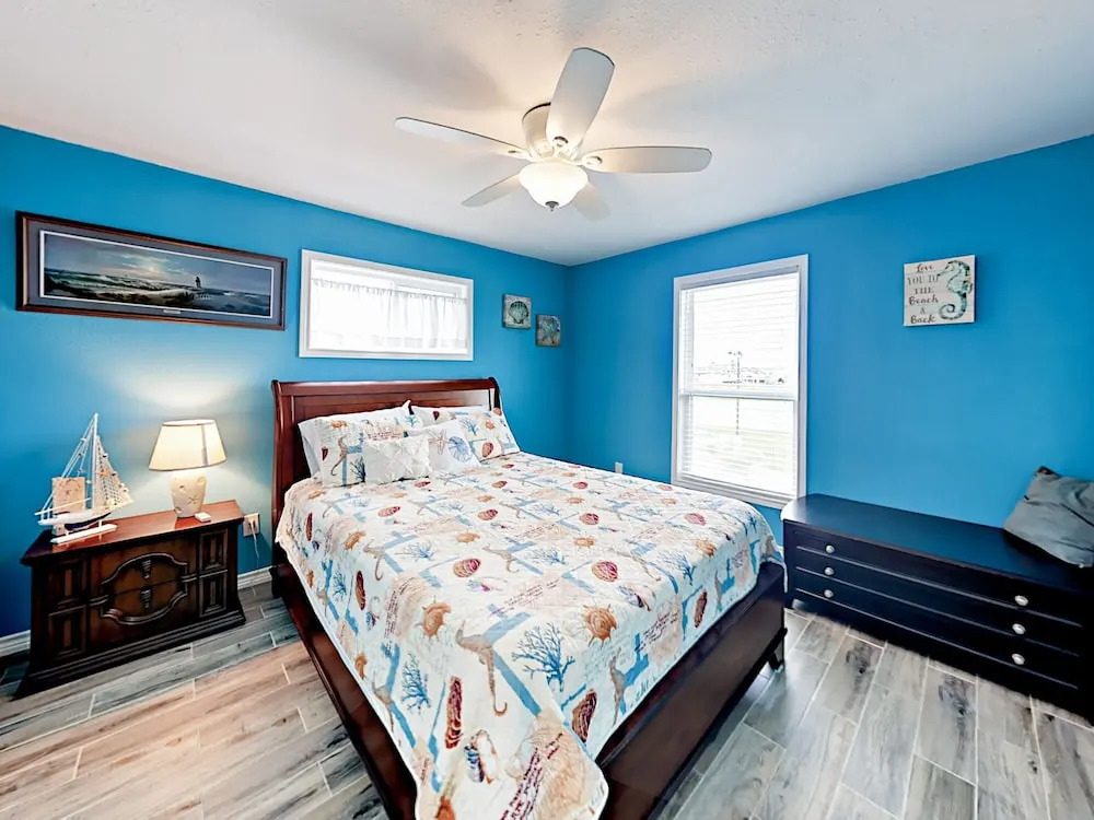 Royal Palm Home 3 Bedrooms 2 Bathrooms Home