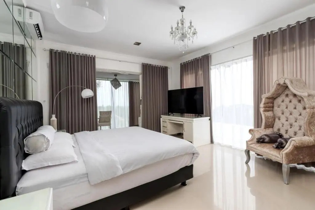 TJ White Villa 670m2 with Private Pool and Outstanding View by GLOBALSTAY
