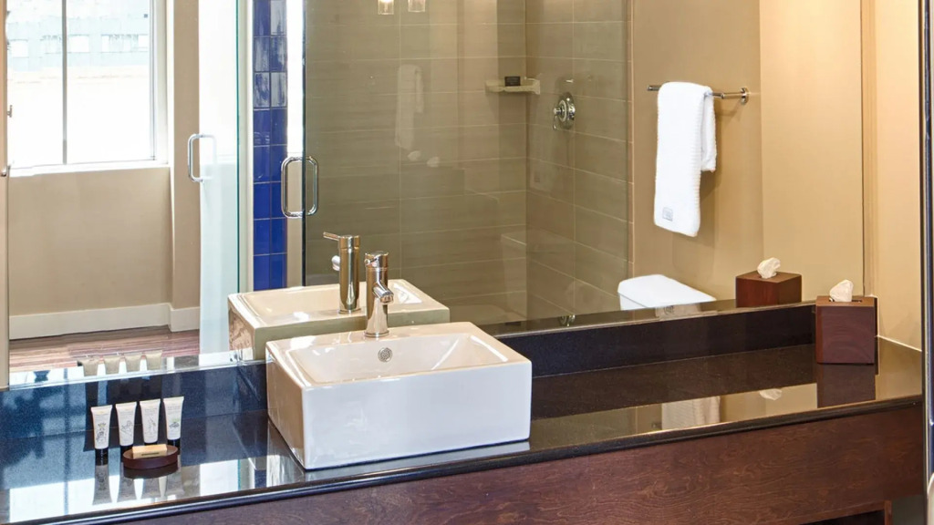 Hotel RL Baltimore Inner Harbor