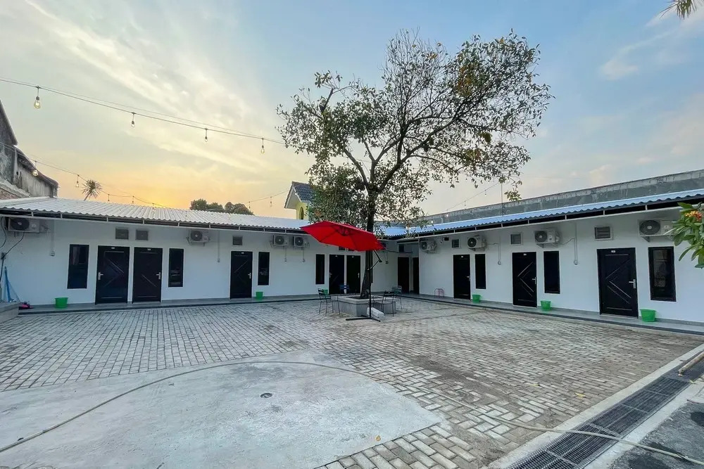 JM Tuparev Mitra RedDoorz