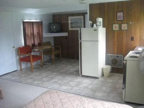 SUMMERSIDE MOTEL &COTTAGES