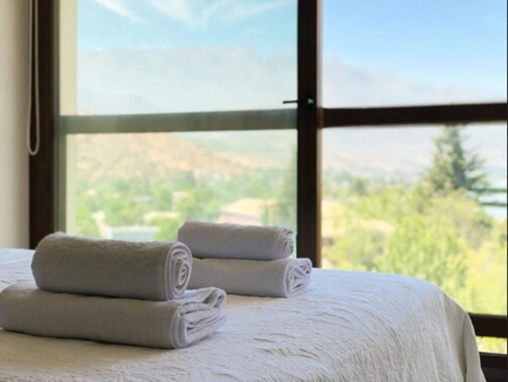 Charming Studio - w/Mountain View, Pool, & Gym