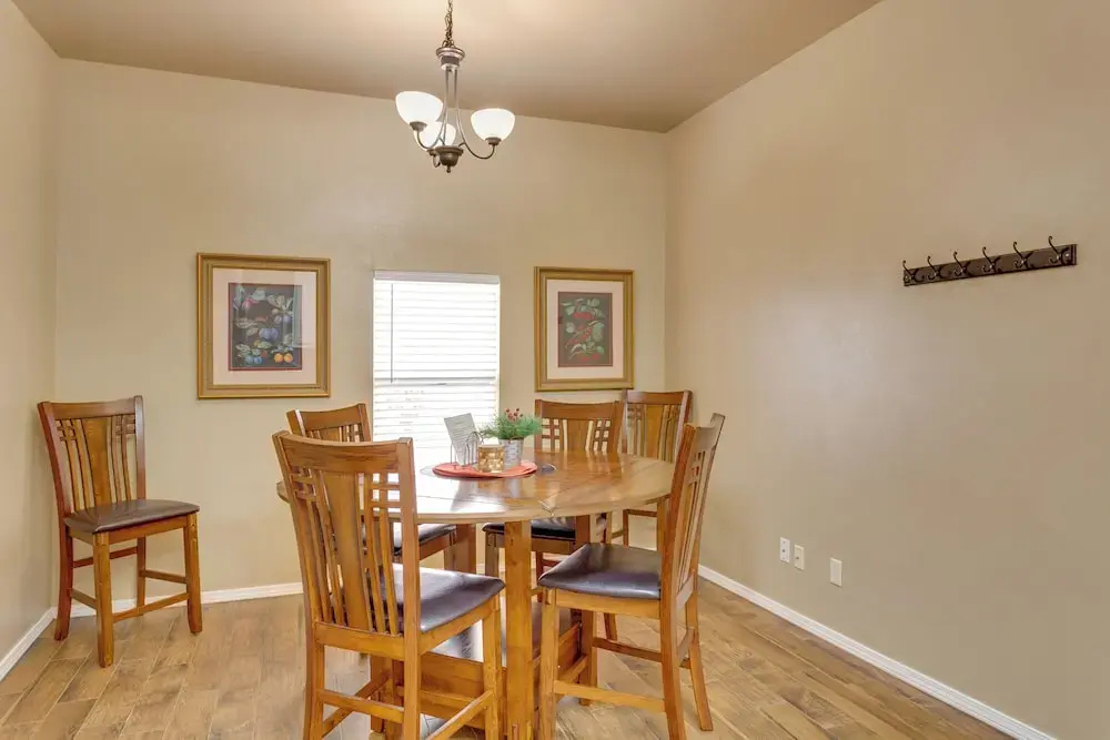 Historic Home Half-mile to Downtown Guthrie!