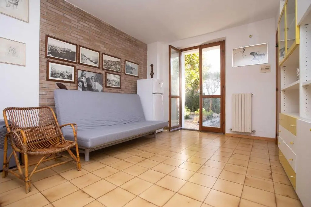N66 - Numana, Trilocale in Centro Con Giardino