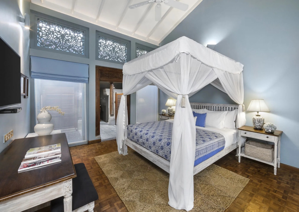 Maniumpathy Hotel