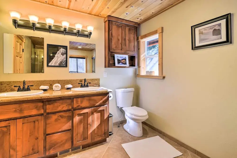 Lake Tahoe Cabin w/ Private Beach Access, Tahoma