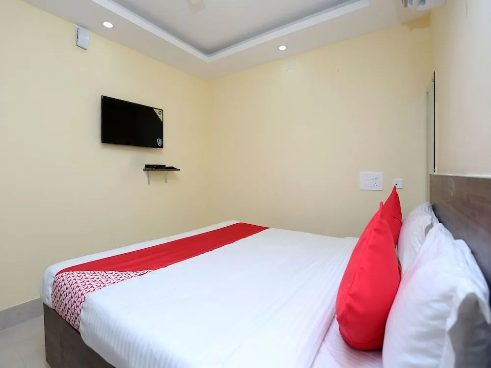 Oyo 15441 Apollo Paradise Guest House