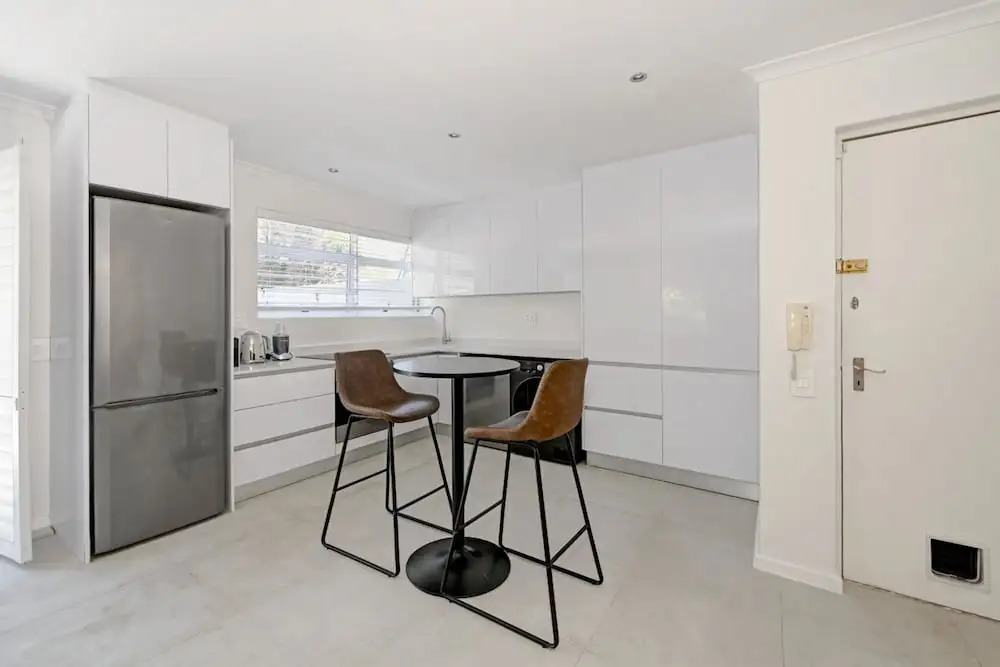 Spacious One Bed Table Mountain Views
