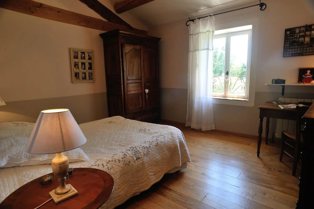 Mansion With 5 Bedrooms in Grans, With Pool Access, Furnished Garden a