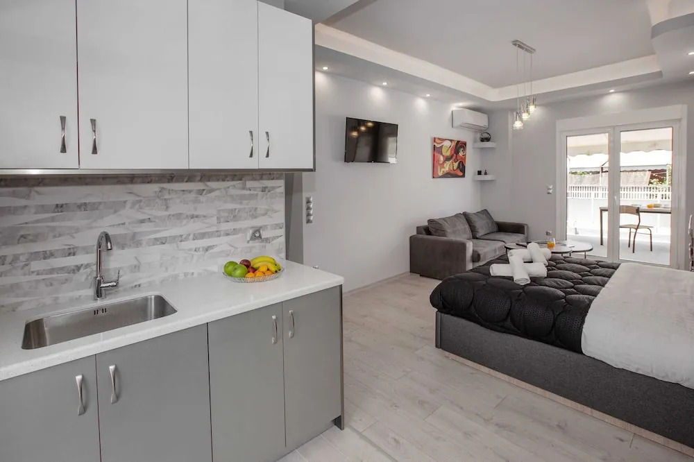 Studio penthouse near Acropolis by GHH