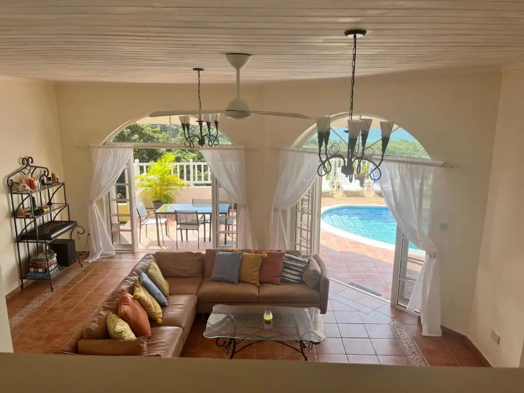 Labrolette Bay-Villa-Sleeps 8-Pool-Parking