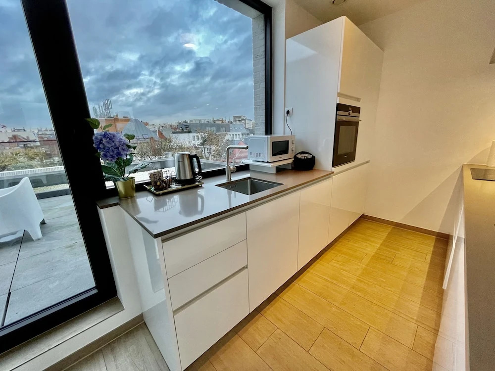 OneLuxStay near Diamond District