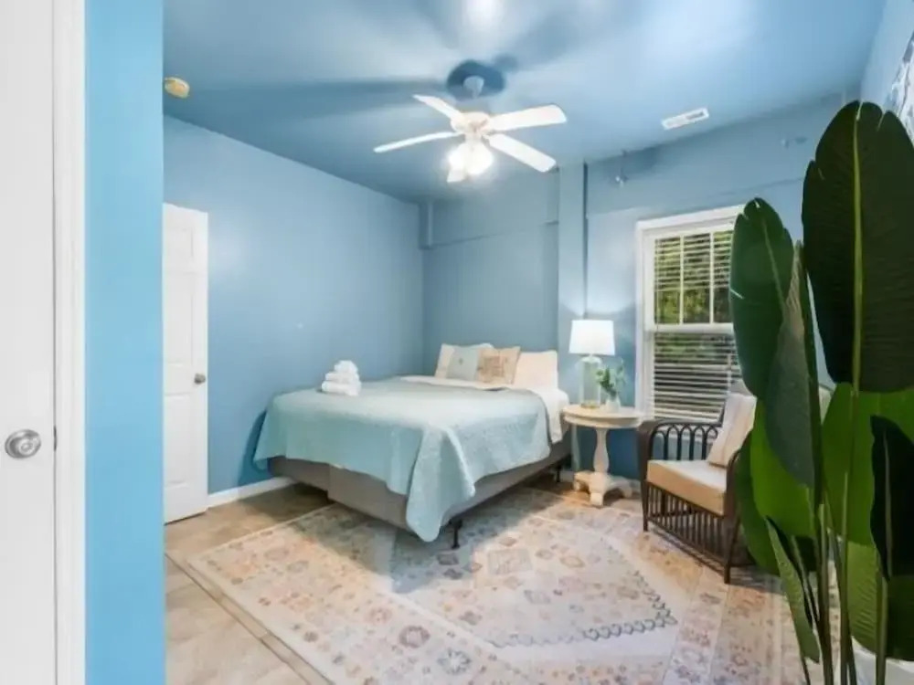 Atlantis Blue - Relaxing Beach Getaway Home Directly Across The Street From Beach Access! 5 Bedroom Home by RedAwning