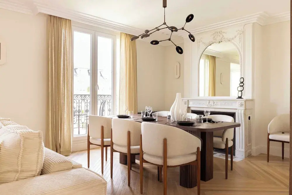 Apartment for 8 People in Grenelle
