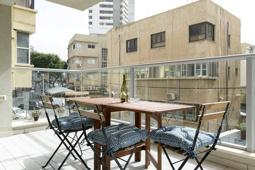 Amazing 3 BDR 2 Baths, Balcony and Parking