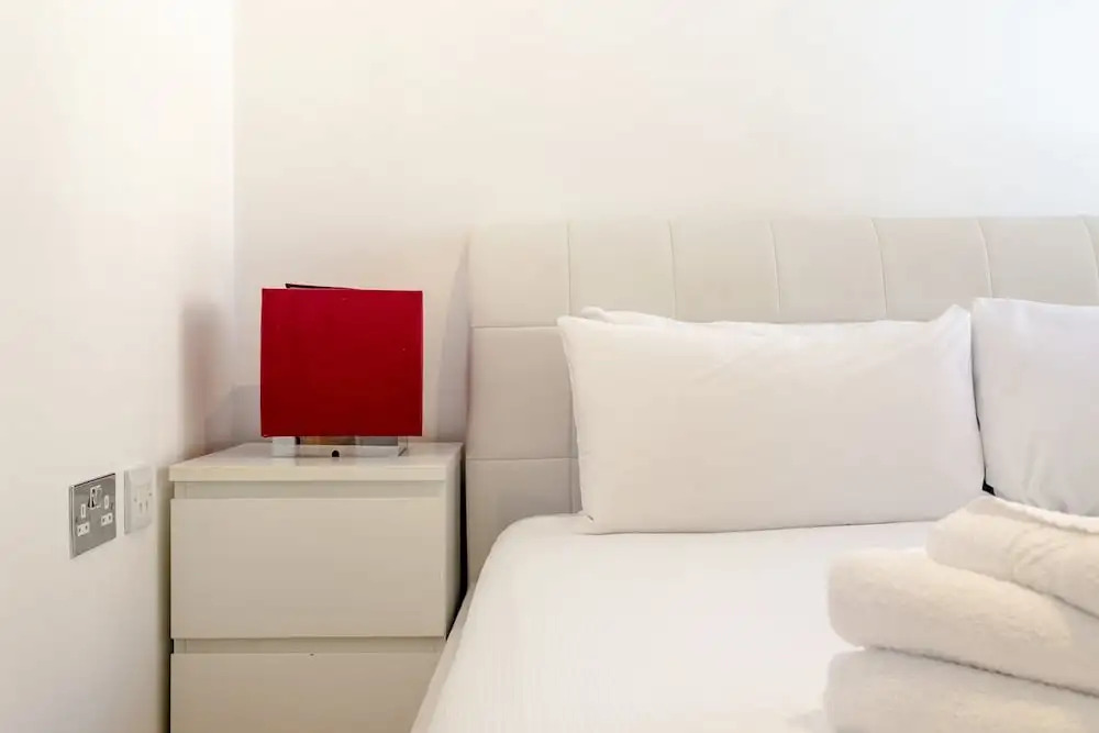 Modern 1 Bedroom Paddington Apartment