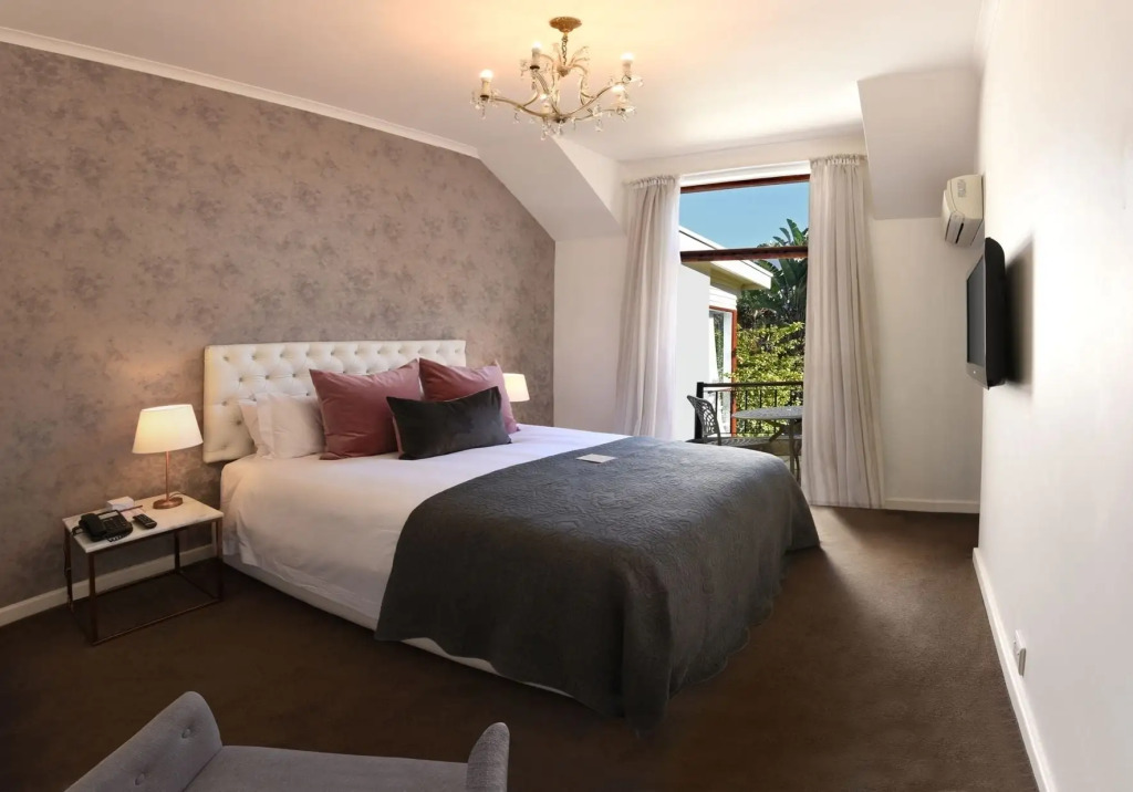 The Clarendon - Fresnaye