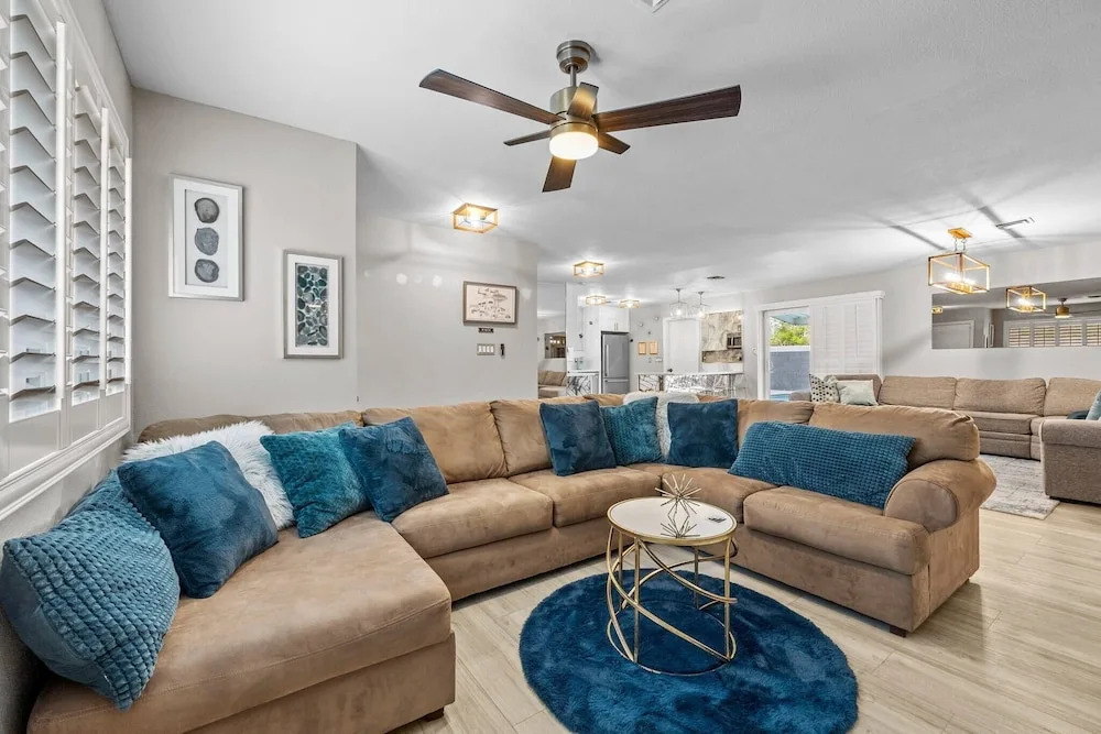 4bdrm 2 Bath Pool Close To Strip & Conventions