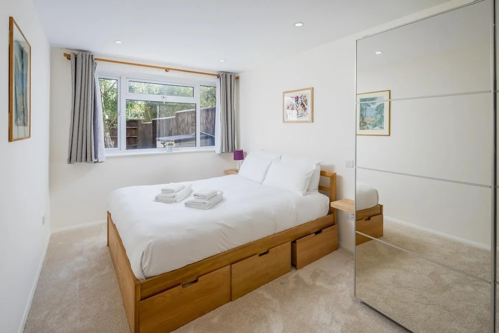 Stylish 2-bed Flat w/ Private Garden in Tooting, South London