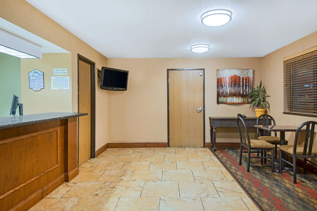 Super 8 by Wyndham Ripley