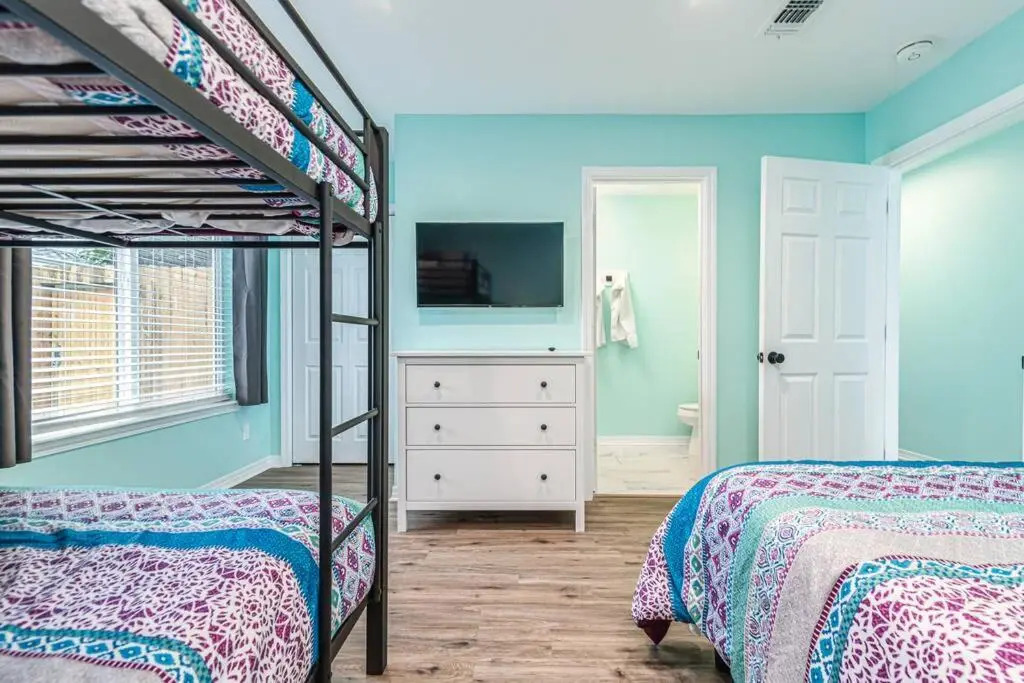 Zula Breeze Beach House, Sleeps 18, Private Heated Pool Spa, 3min Walk To The Beach, Pets Welcome, Fenced Yard