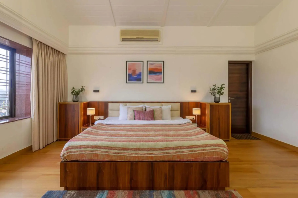 StayVistas V Square - Enjoy a pool and indoor games for a leisurely stay
