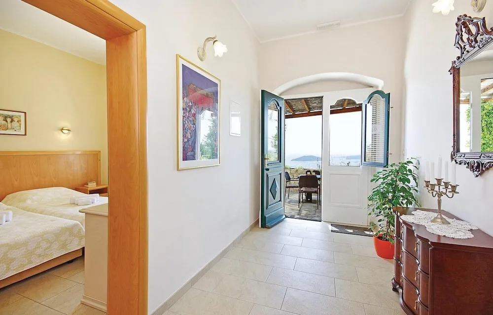 Awesome Home In Trsteno With Sauna