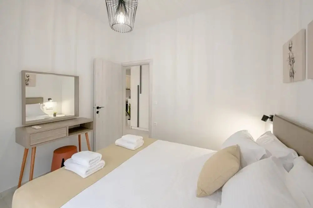 Minimal Chic Retreat Suite