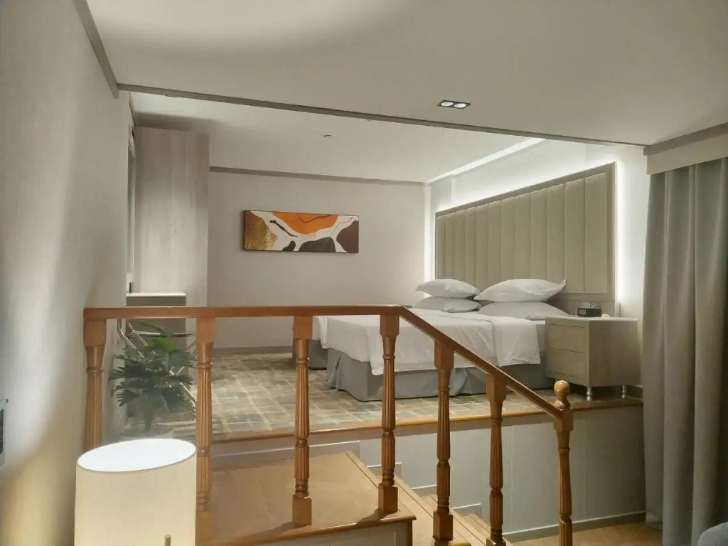 Crown Suites