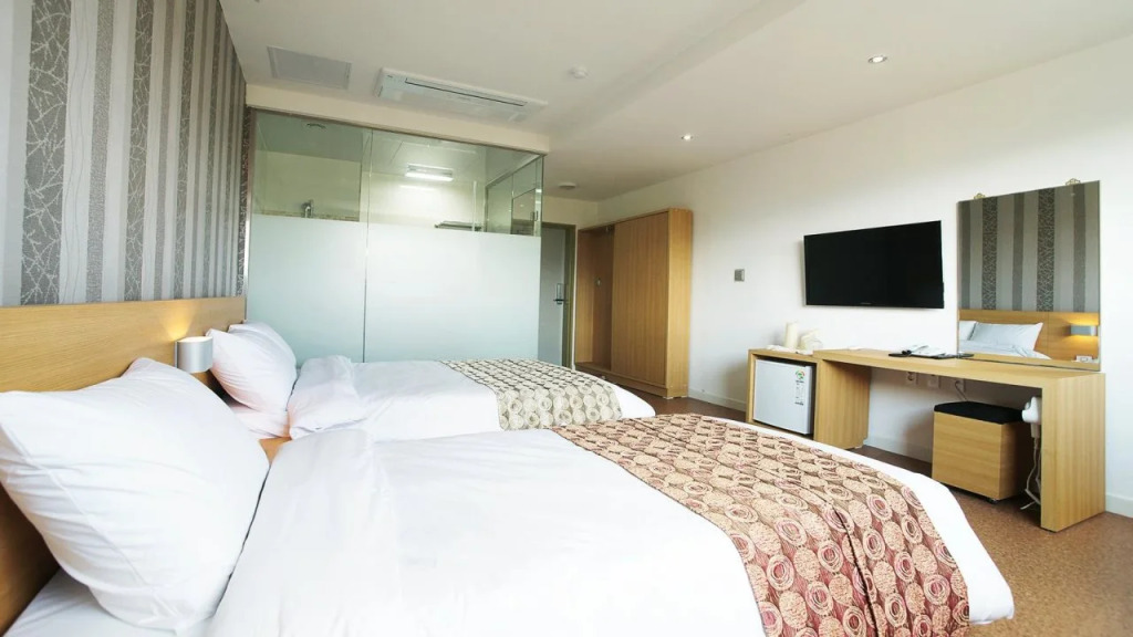 Ain People Hotel