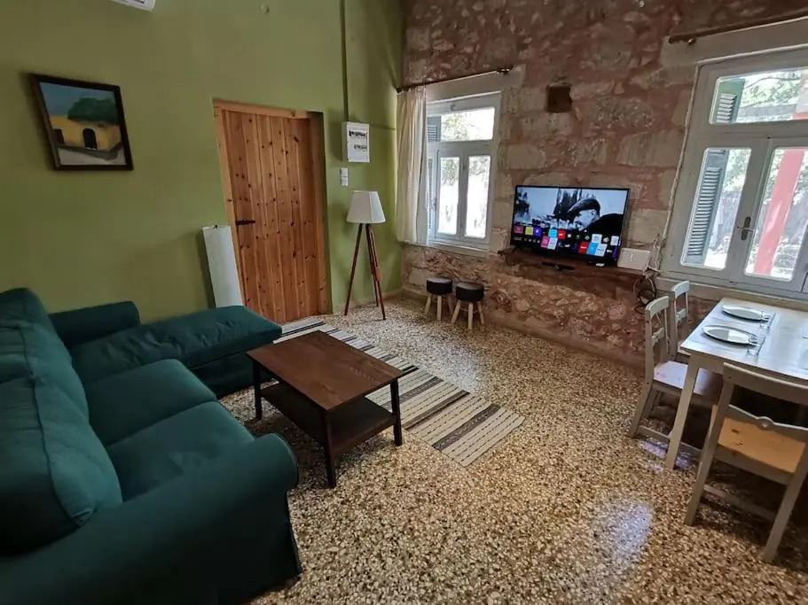 Korakies private traditional house ,2000sqm yard