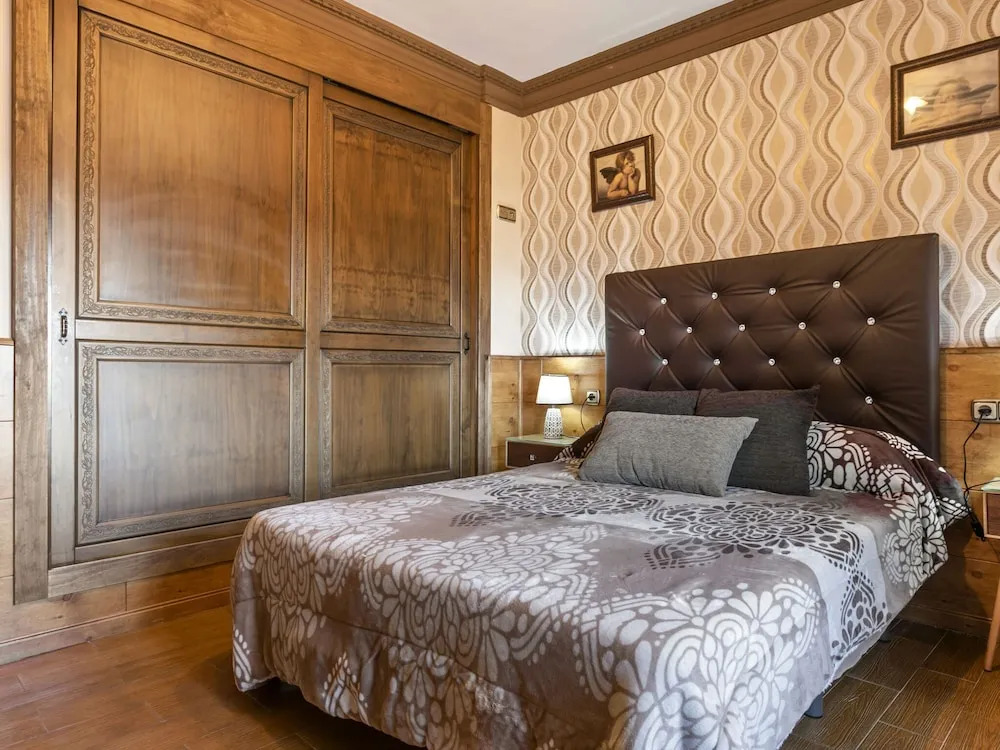 Vintage Holiday Home in Ronda with Hot Tub