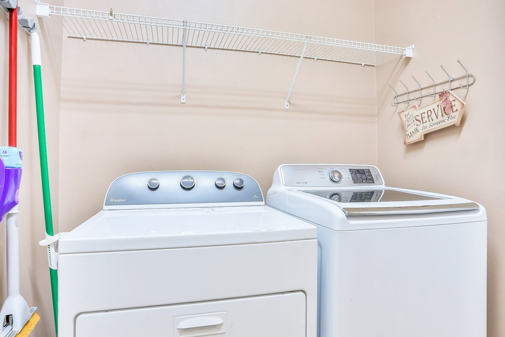 Dog-friendly Home w/ Private Hot Tub, High-speed Wifi, AC, Washer/dryer & Patio