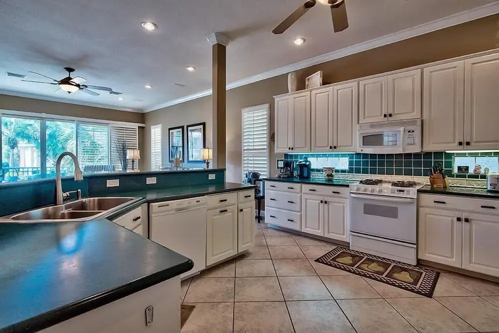 Emerald Enchantment 4 Bedroom Holiday Home by Five Star Properties
