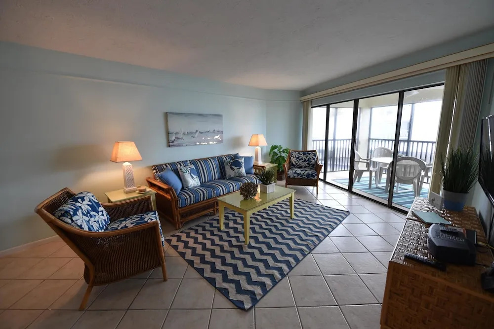 Sun Plaza West Unit 110 Apartment 2