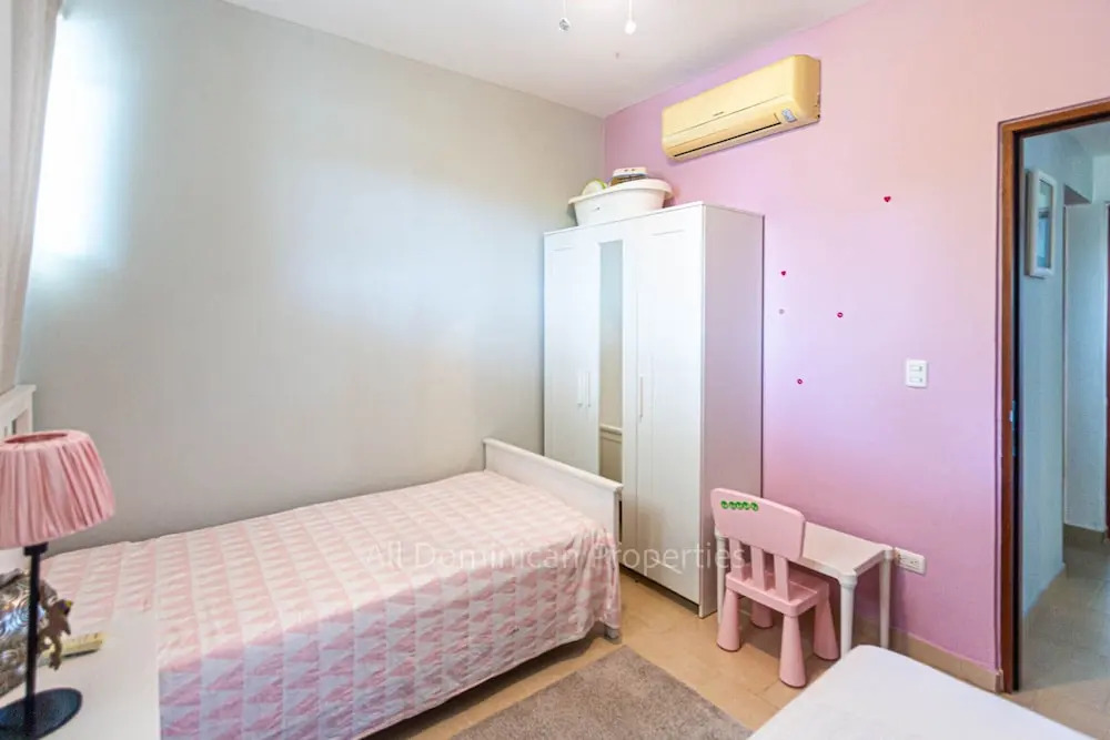 Infiniti Blu, Family Suite, Private Beach!