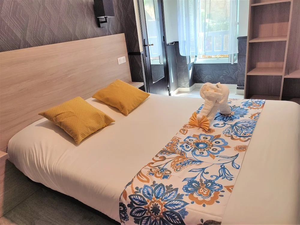 Hostellerie Maleville, logis hôtel Pontet