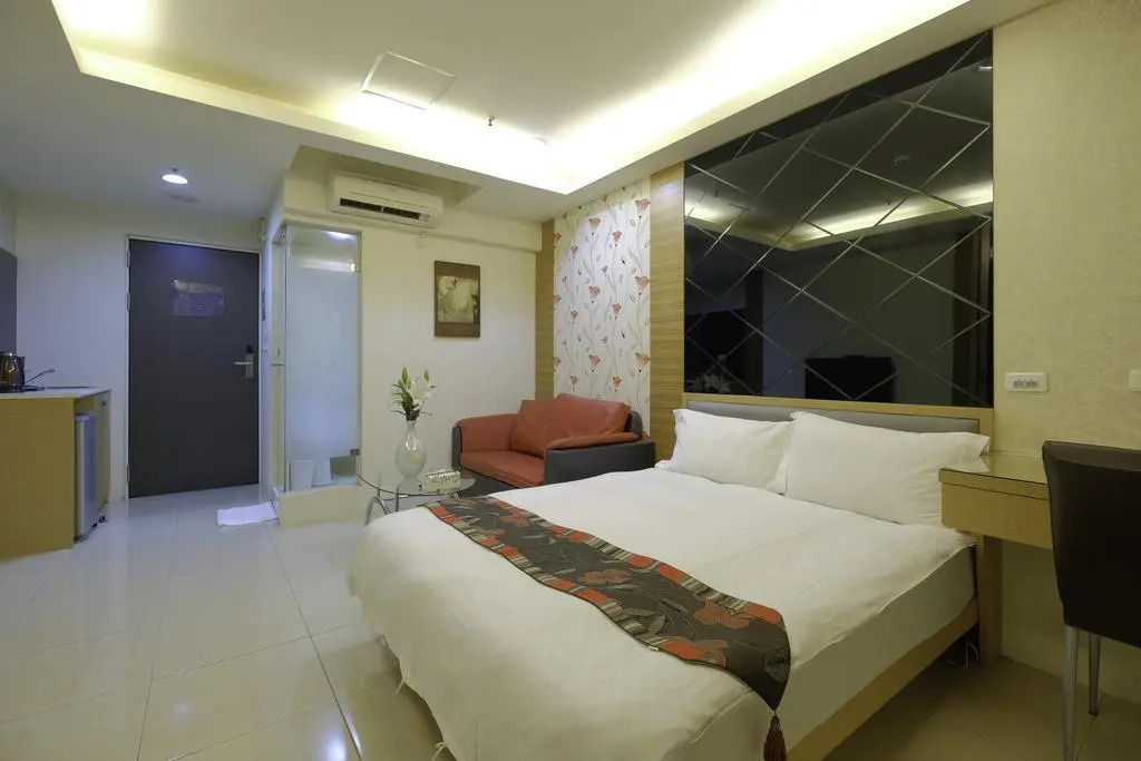 LJ Hotel