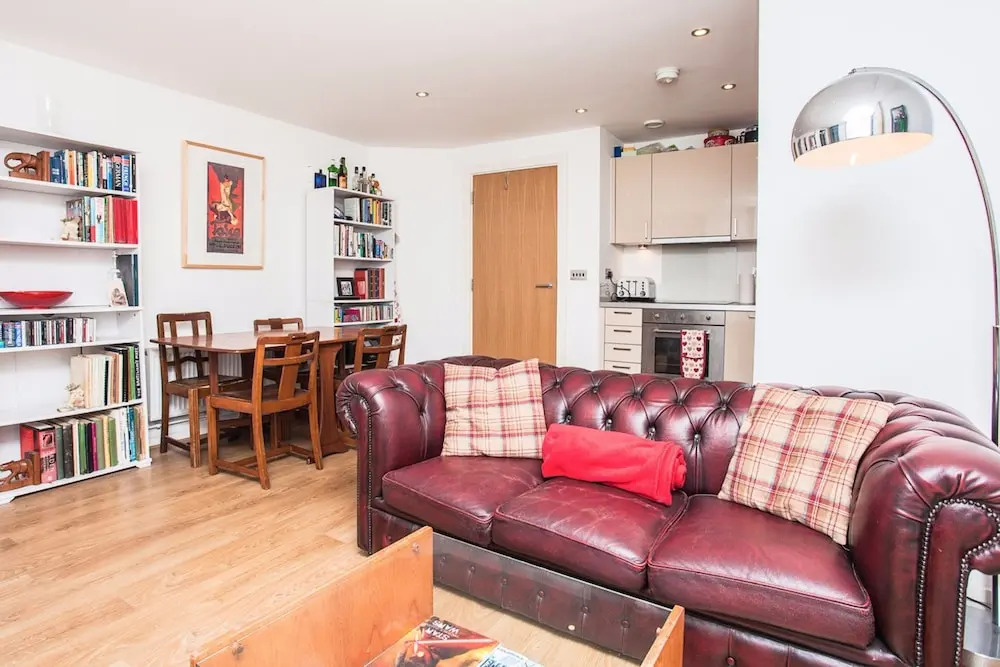 Lovely 1 Bedroom Apartment On the Canal