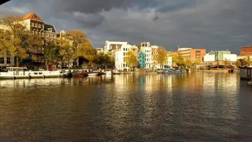 Rembrandt Square Houseboat