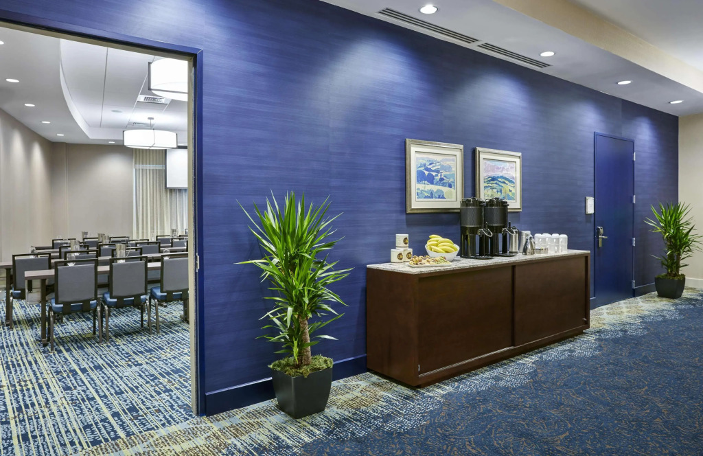 DoubleTree by Hilton Charlotte Gateway Village