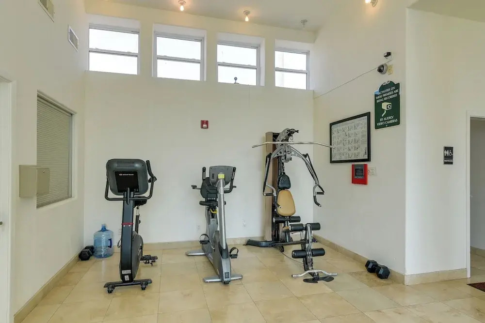Pool Access, Walk to Beach: Galveston Condo!