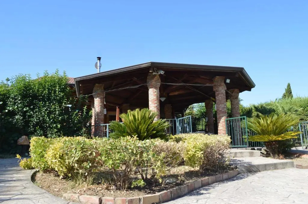 La Dolce Vita - B&B con Piscina Regalbuto - Lago Pozzillo