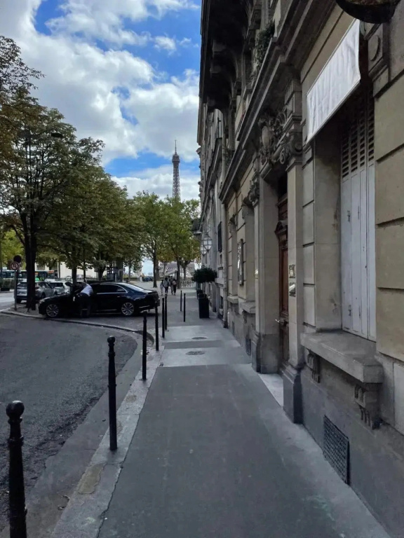 Sweet house in Paris