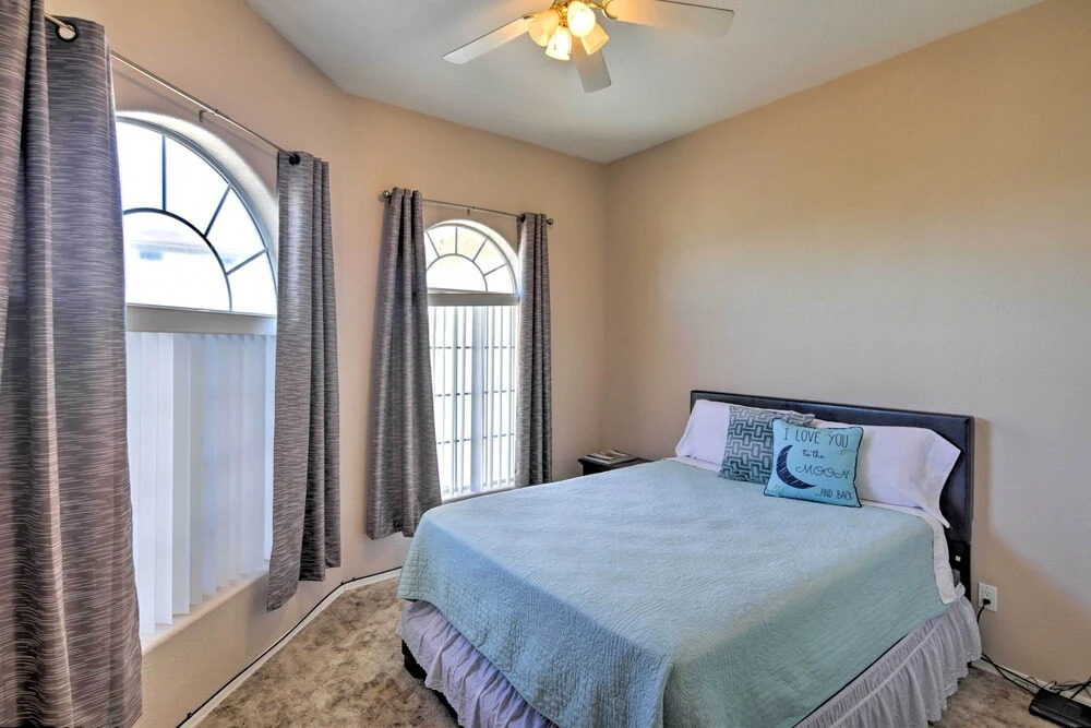 4 Mi to Lake Havasu Park: Modern Home w/ Pool!